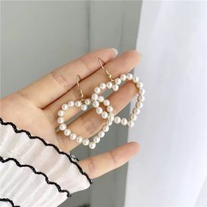 ✨ MAKE OFFER ✨ HEART SHAPED PEARL EARRINGS